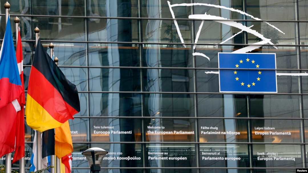 Quốc kỳ Đức bên ngoài Nghị viện Châu Âu ở Brussels, ngày 21/10/2013.