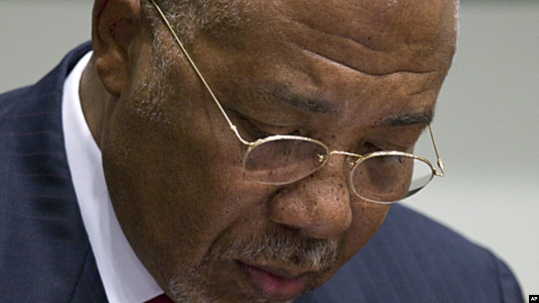 Cựu Tổng thống Liberia Charles Taylor trong phòng xử án của Tòa án Ðặc biệt ở La Haye, Hà Lan, ngày 26/4/2012
