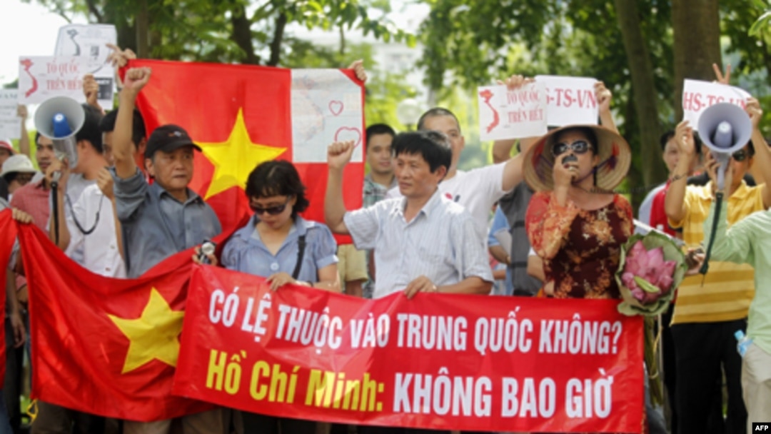 Dân chủ và quyền biểu tình