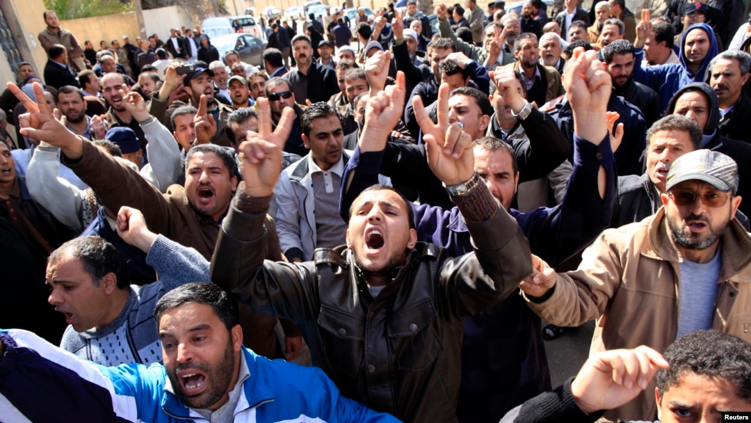 Những người biểu tình hô khẩu hiệu chống lãnh đạo Libya, Muammar Gaddafi. Hình tư liệu.