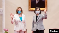 Chủ tịch Hạ viện Hoa Kỳ Nancy Pelosi và Tổng thống Đài Loan Thái Anh Văn (Tsai Ing-wen) tại văn phòng tổng thống ở Đài Bắc, Đài Loan ngày 3 tháng 8 năm 2022.