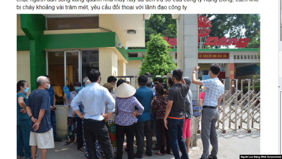 Người dân kéo đến trụ sở công ty Rạng Đông đòi "đối thoại" vào ngày 6/9/2019.