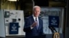 Cuối cùng, dù hai chương trình hơn $4 ngàn tỷ của ông Joe Biden có được thông qua toàn vẹn hay không, ông vẫn có lợi.
