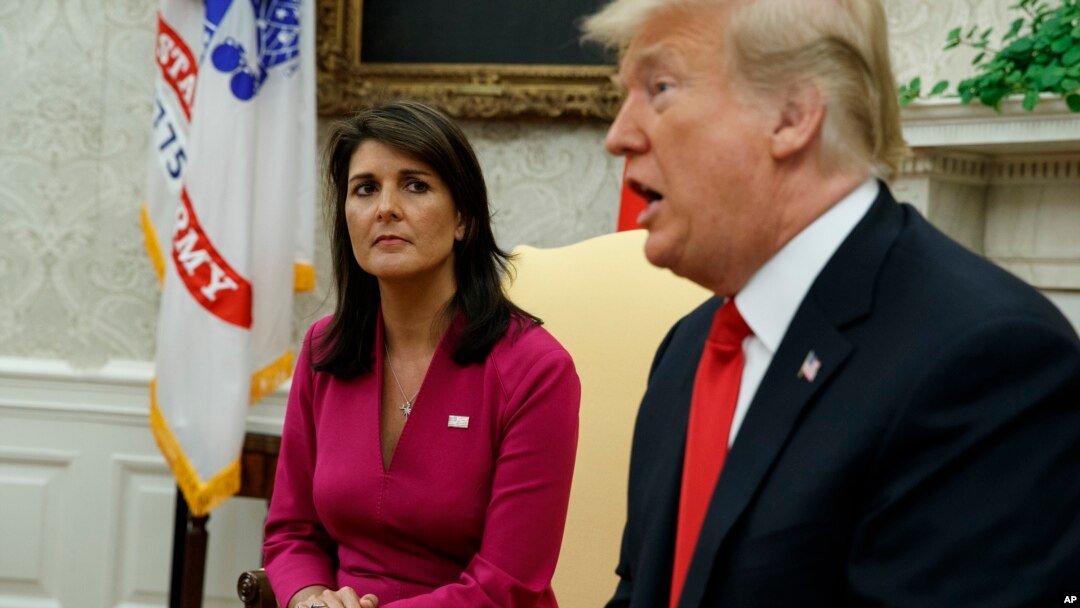 Tổng thống Donald Trump trong cuộc gặp với bà Nikki Haley Đại sứ Mỹ tại Liên hiệp quốc sắp ra đi, tại Phòng Bầu dục Tòa Bạch Ốc ngày 9/10/2018.