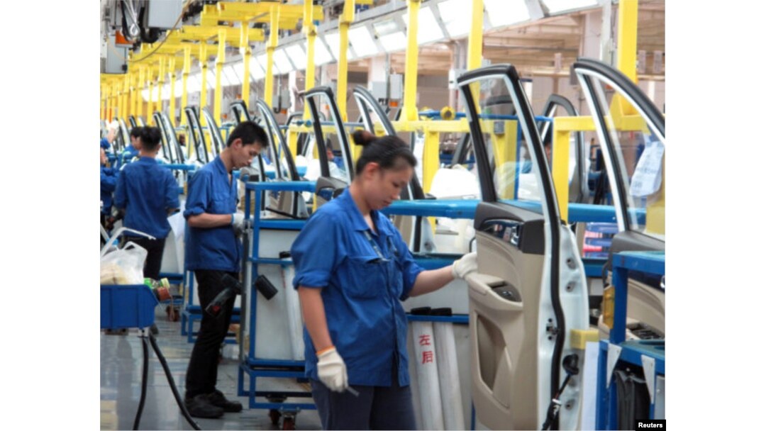 Công nhân làm việc tại một nhà máy ở tỉnh Quảng Tây, nơi được xem là điểm đến của nhiều lao động Việt.