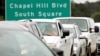 Xếp hàng đỗ xăng tại North Carolina.