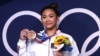 Nhờ Simone Biles rút lui nên nước Mỹ khám phá một nữ lực sĩ gymnastics mới: Sunisa Lee, 18 tuổi, người Mỹ đầu tiên tham dự Thế Vận Hội có nguồn gốc Hmong tị nạn! 