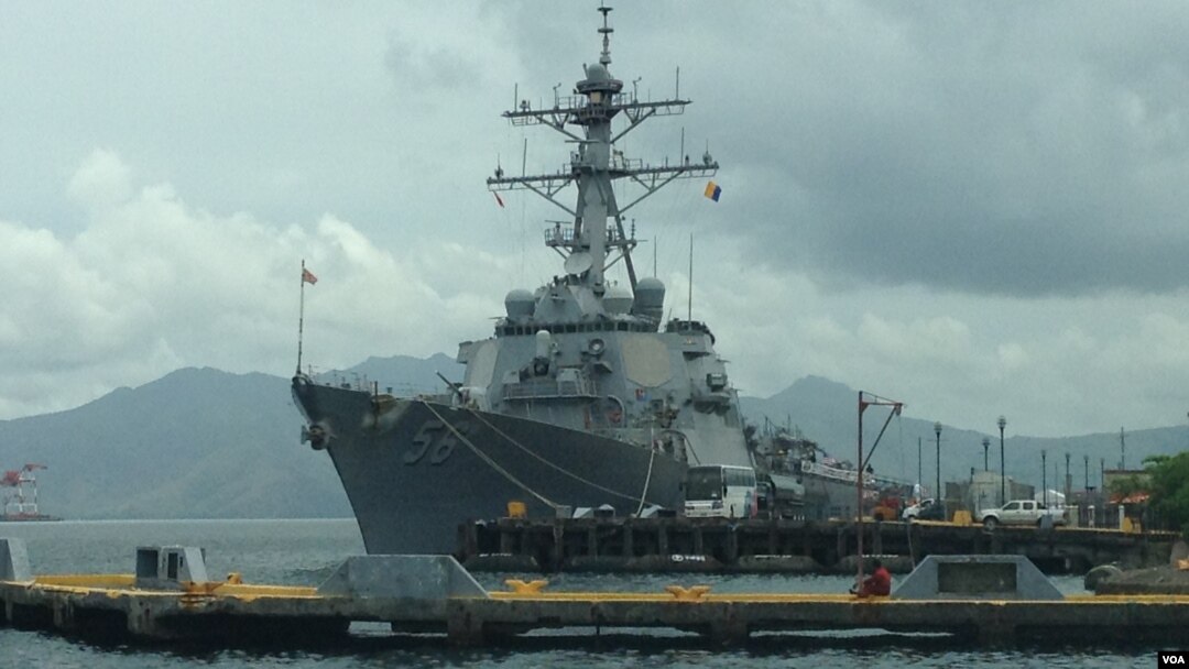 Khu trục hạm USS John S. McCain trong Vịnh Subic, Philippines, 26/6/14