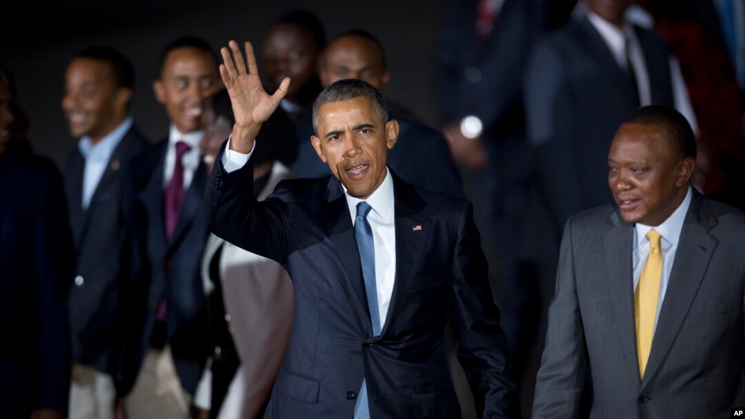 Tổng thống Mỹ Barack Obama được Tổng thống Uhuru Kenyatta tiếp đón khi ông đến thăm nước này hôm 24/7/2015.