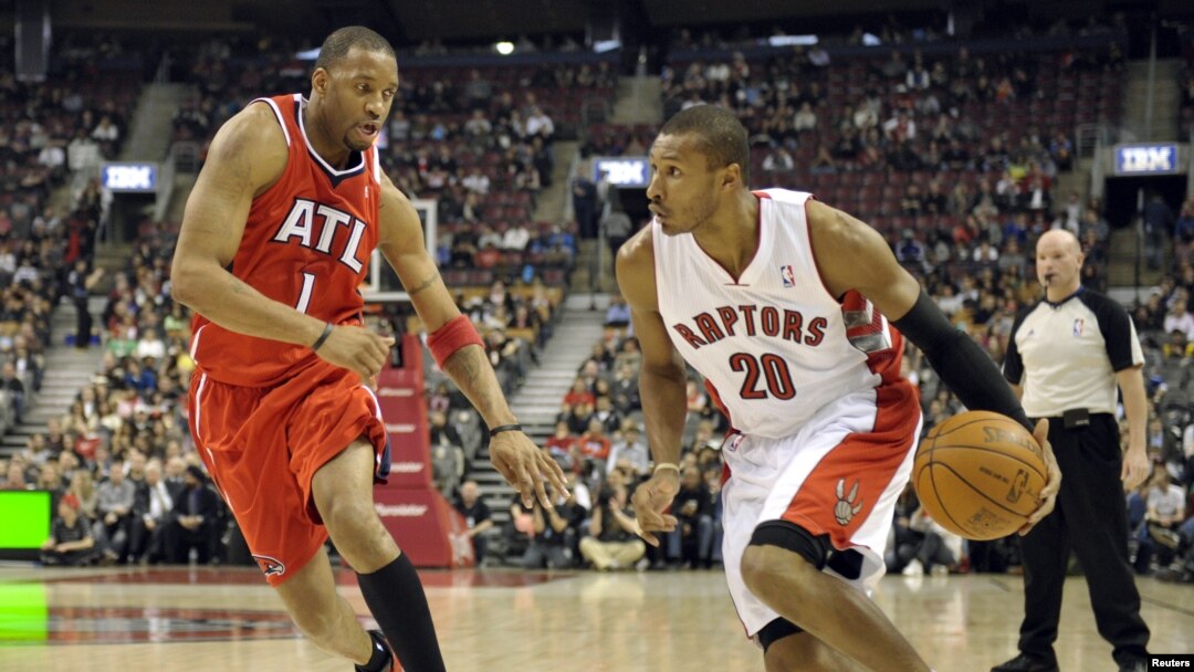 Tracy McGrady (trái) trong một trận đấu tại Toronto, ngày 31/1/2012